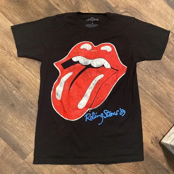 🔥🔥 (3/$20) 
The Rolling Stones Size Medium Black Shirt - Picture 2 of 4